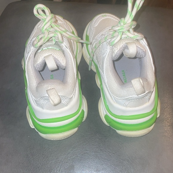 Triple S Balenciaga Sneaker for toddler - Picture 4 of 5